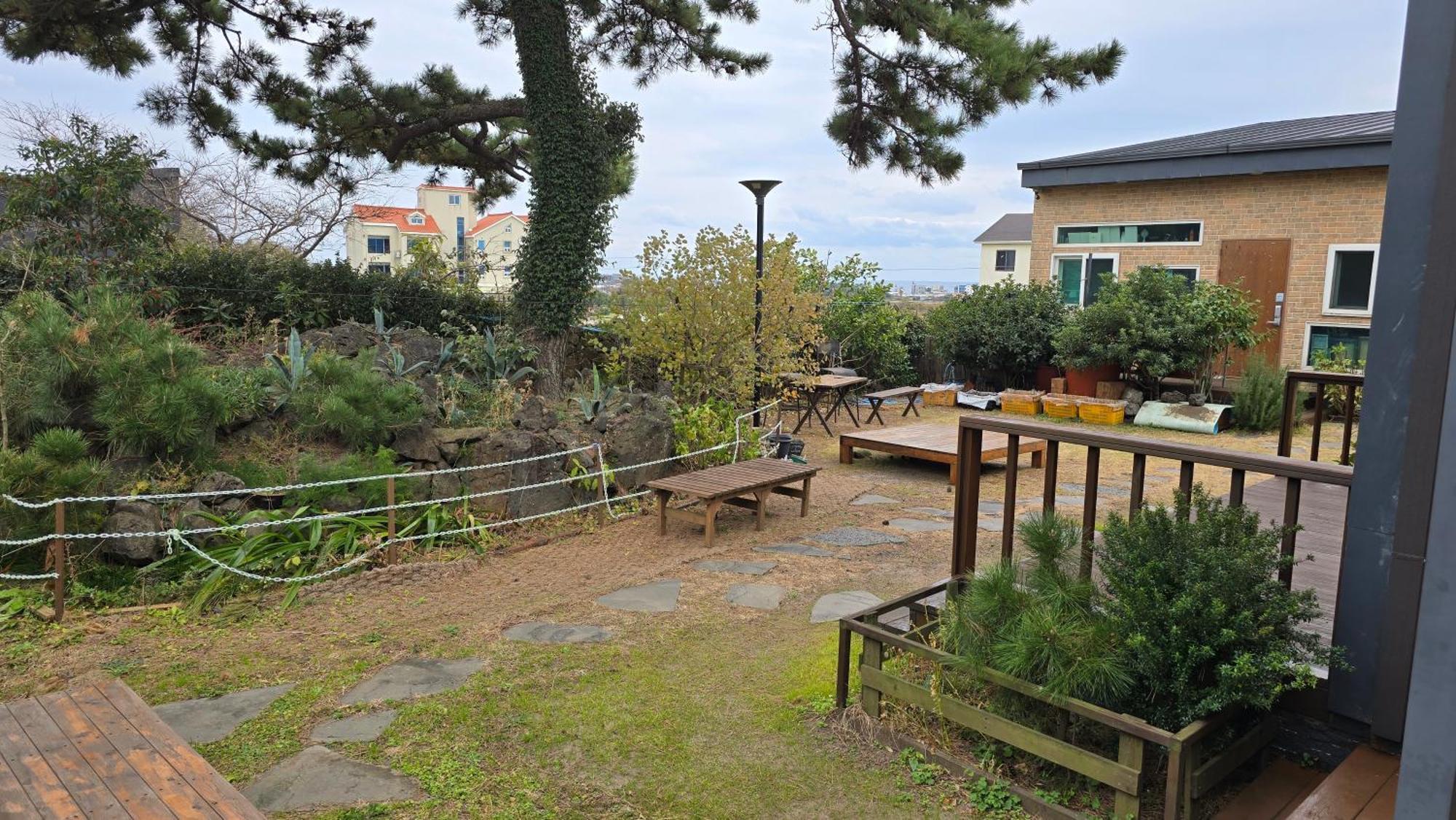 Wind Jeju Cafe & Pension Seogwipo Esterno foto