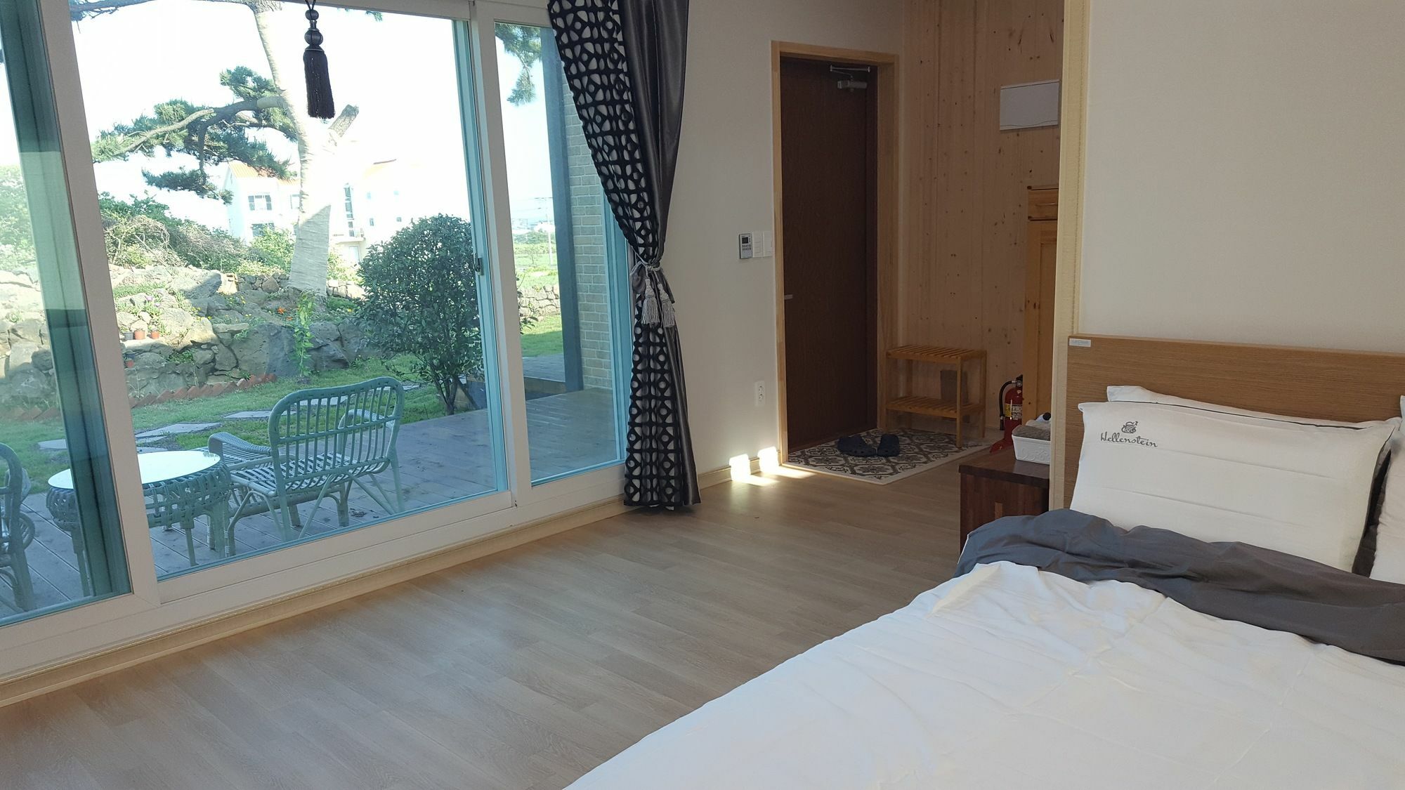 Wind Jeju Cafe & Pension Seogwipo Esterno foto