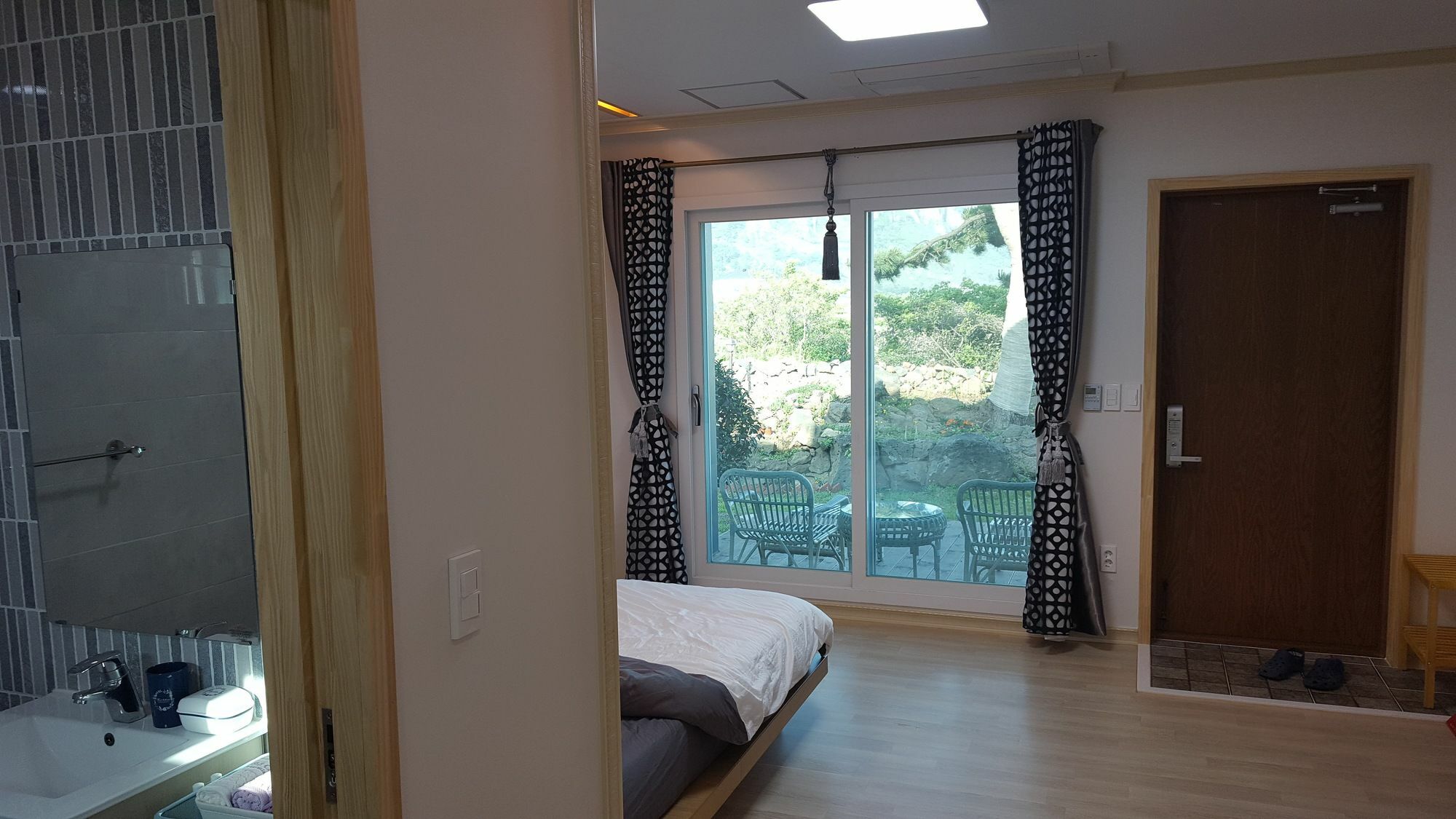 Wind Jeju Cafe & Pension Seogwipo Esterno foto