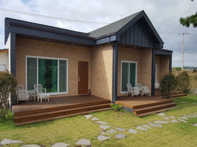 Wind Jeju Cafe & Pension Seogwipo Esterno foto